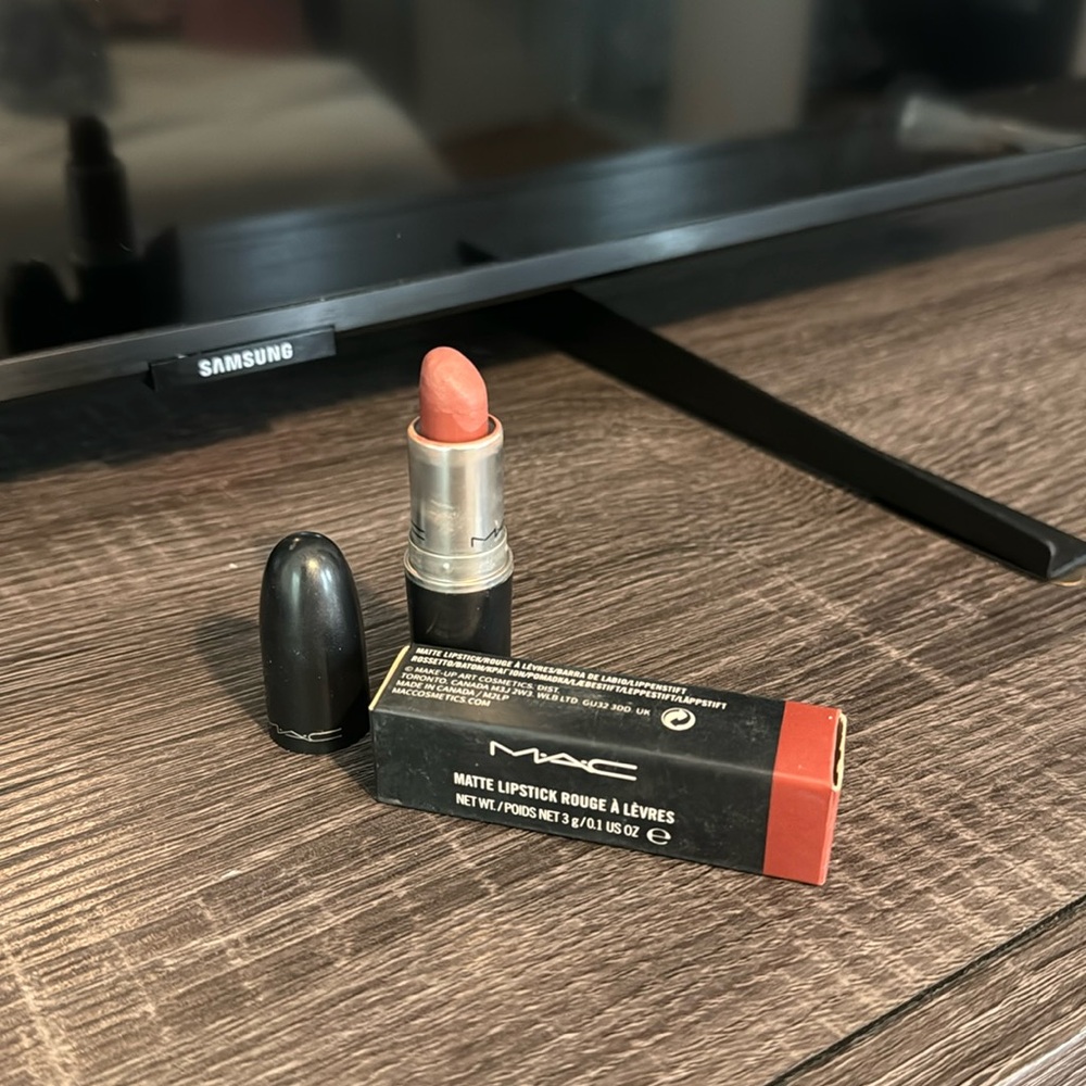 Mac lipstick in shade velvet teddy
